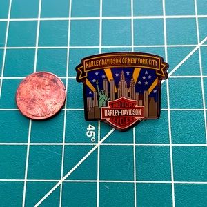 Harley Davidson NYC New York City lapel pin motorcycle twin towers collectors